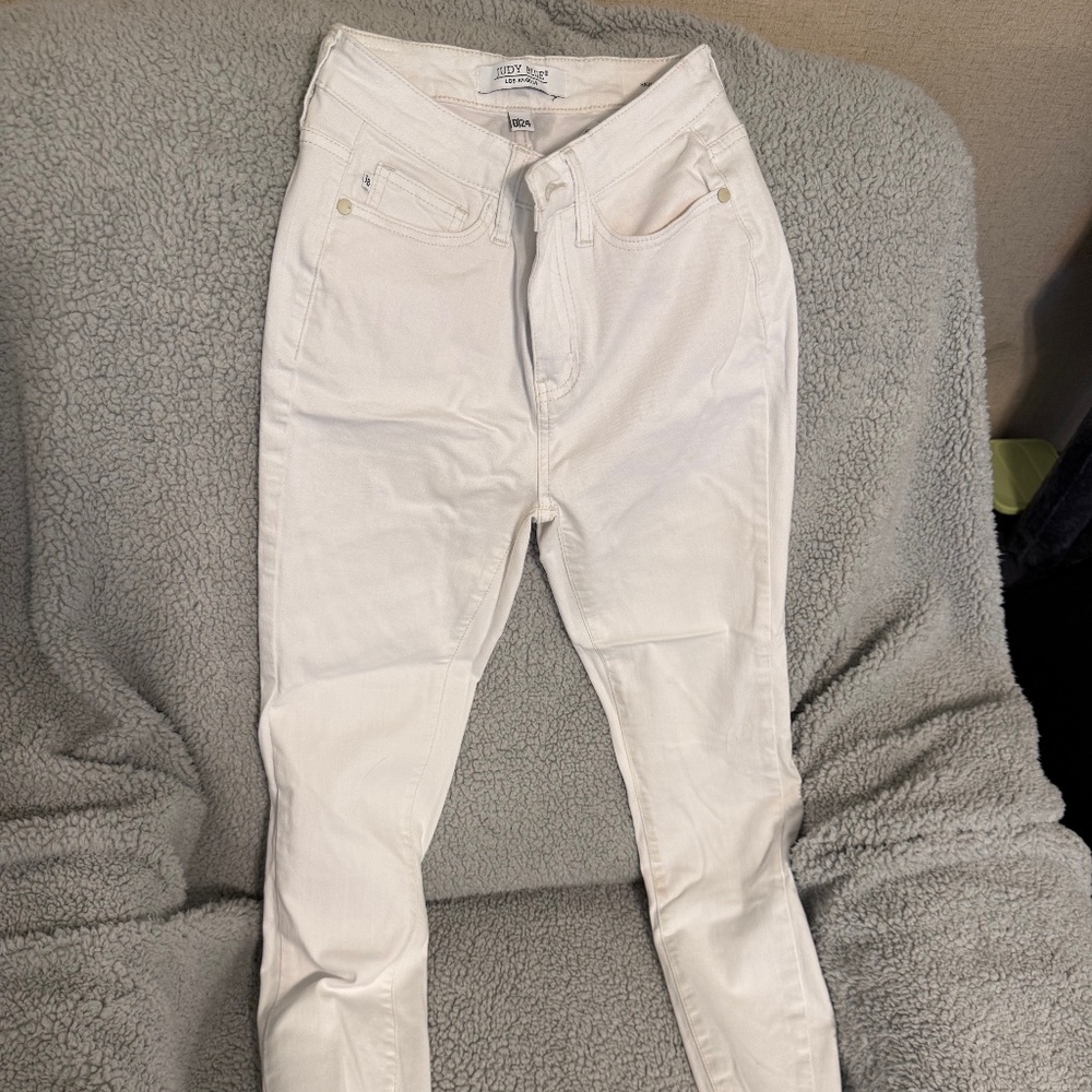 Judy Blue white size 0/24 skinny jeans